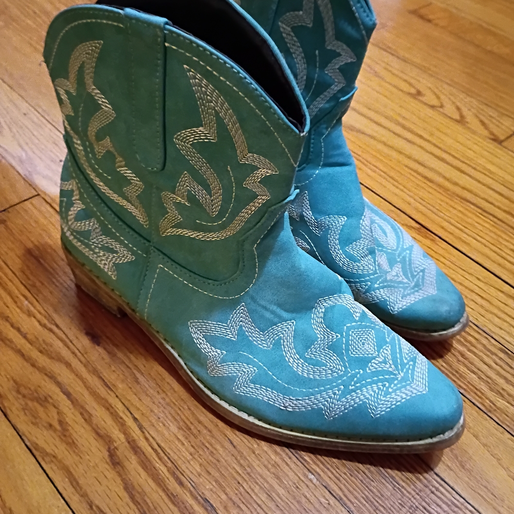 Turquoise Western Embroidered Women's Boots